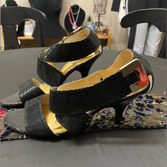 🖤Great Condition 9.5 Embossed Leather MICHEAL Micheal Kors Velcro Buckled Heels - Picture 1 of 6